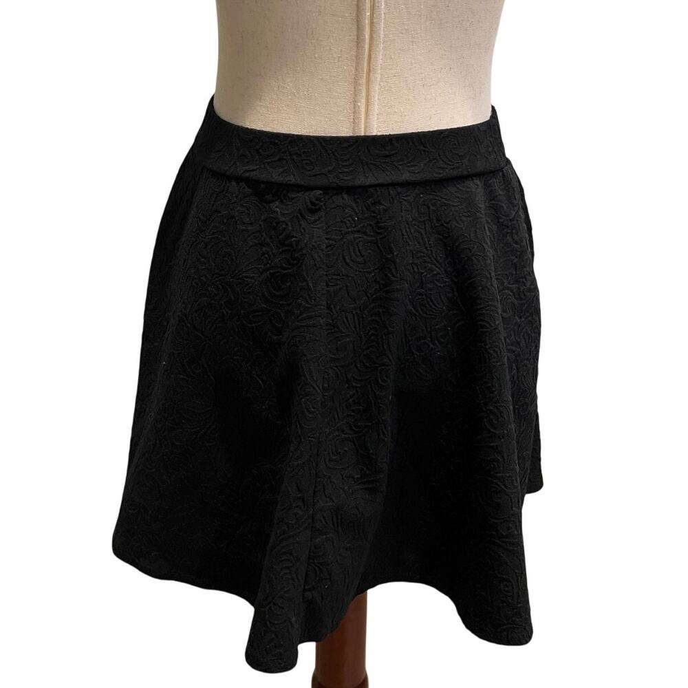 JOE B BY JOE BENBASSET Women's Textured Mini Skirt Size M In Black - Picture 2 of 6